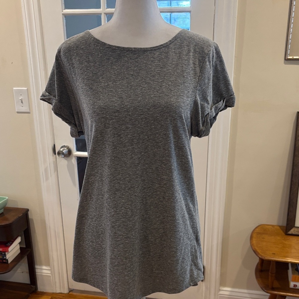 Anthropologie T.La Women's Short Sleeve Crew Tee in Heather Gray. Size L